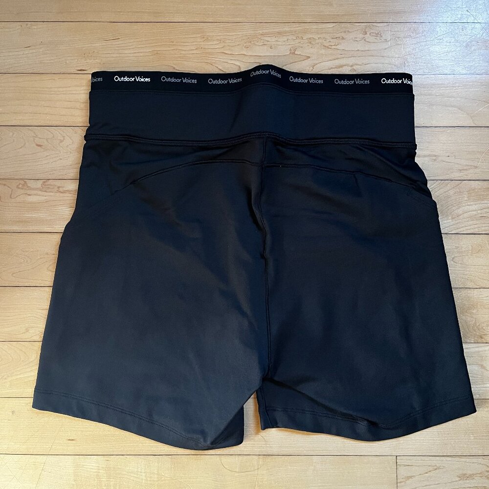 Outdoor Voices bike shorts with pockets - Picture 2 of 3